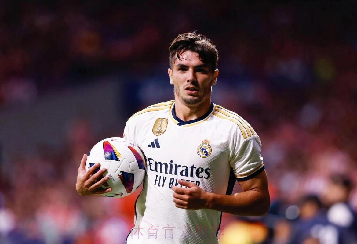 西媒:皇马希望今夏让迪亚斯回归 将开出涨薪续约报价 西媒:皇马希望今夏让迪亚斯回归 将开出涨薪续约报价